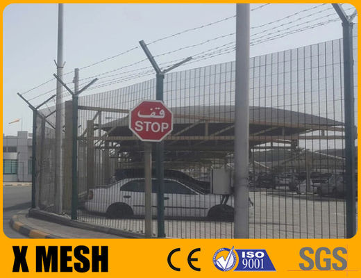 3.5mm draad anti-klimmescherm hek 3,5m hoog Inclusief top Y arm en prikkeldraad voor parkeerplaats