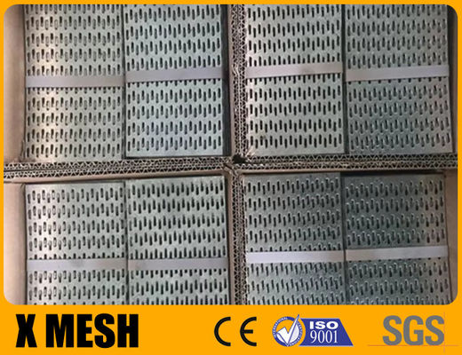 ASTM A 924 Standard Gang Nail Plates gebruikt om bedrading die door een stud gaat te beschermen